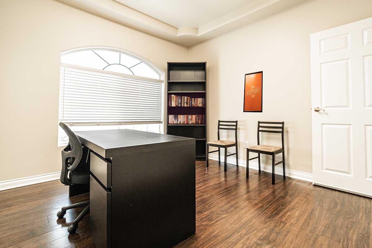 room with desk and bookshelves at nevada addiction rehab center