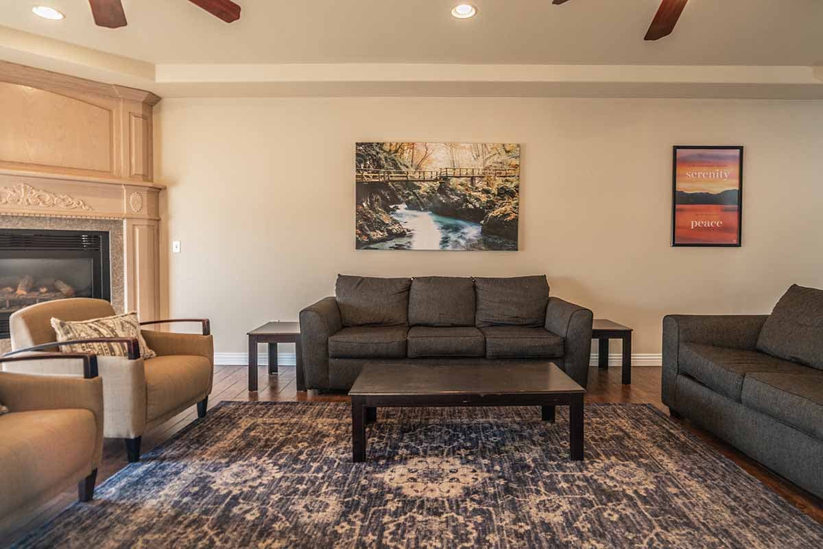 couches in common room at nevada addiction rehab center