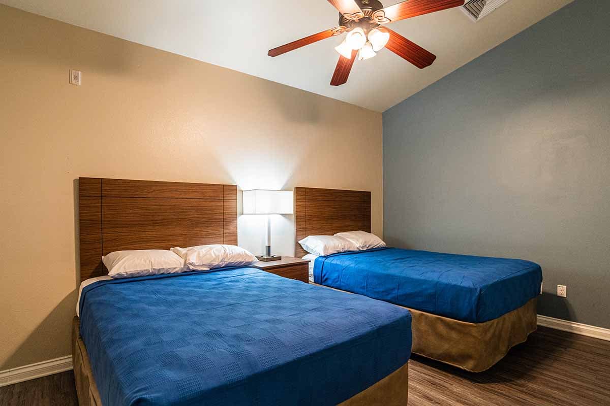 twin room with ceiling fan at nevada addiction rehab center